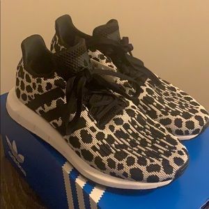 Adidas Swift Run Cheetah “White/Black” Size 6.5